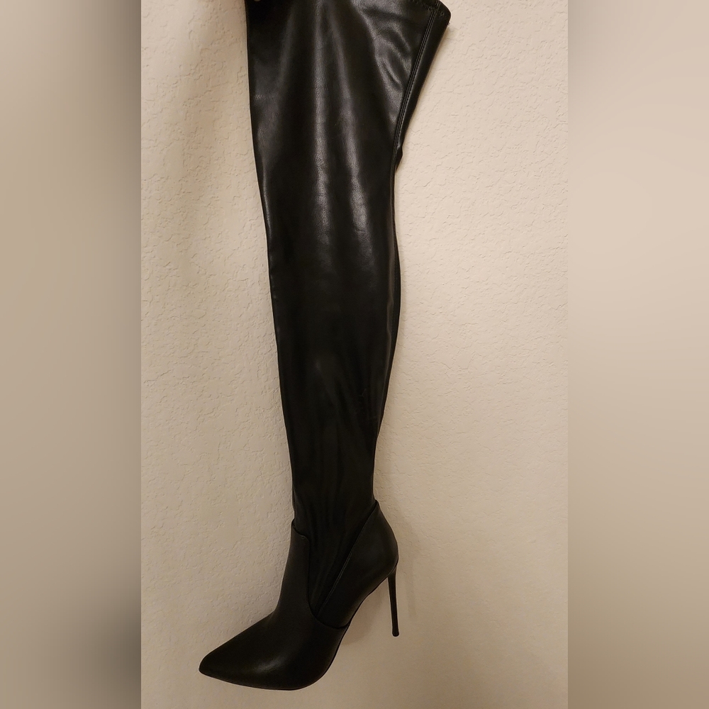 Steve Madden Thigh High Viktory  boots sz 8